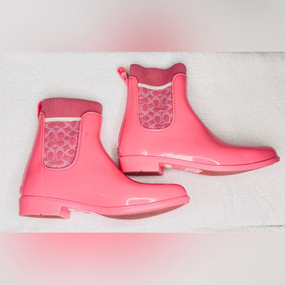Coach Womens rain boots size 8, pink, with signature coach logo sock upper - Picture 2 of 10